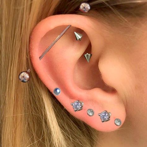 credits to owner of the photo. I do not own the photo. #piercings #piercing #piercingideas #perforaciones #bodymods #earrings Mid Helix Piercing, Helix Piercings, Piercing Ideas, First Second, Helix Piercing, Body Mods, Helix, The Photo, Piercings