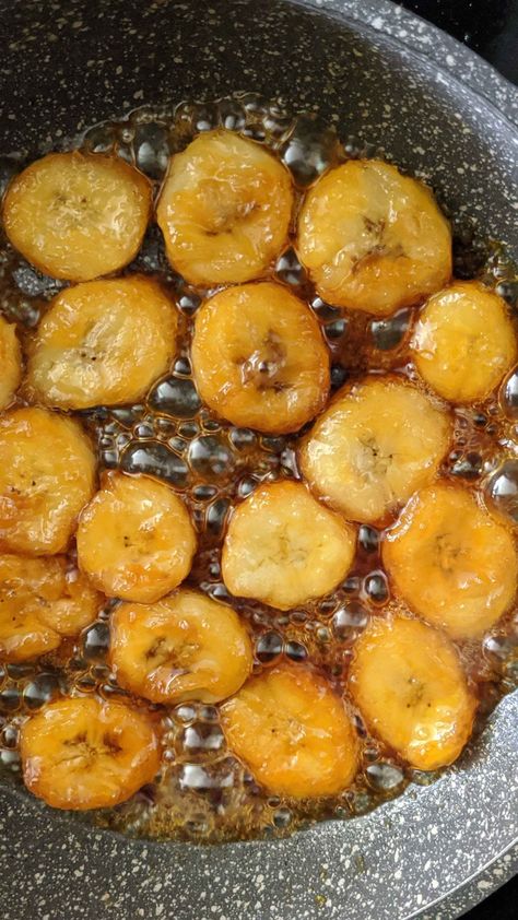 Caramelised Banana Recipe, Carmelized Banana Healthy, Caramelized Banana Oatmeal, Banana Oatmeal Recipe, Healthy Banana Recipes, Oatmeal How To Make, Caramelized Banana, Banana Uses, Banana French Toast