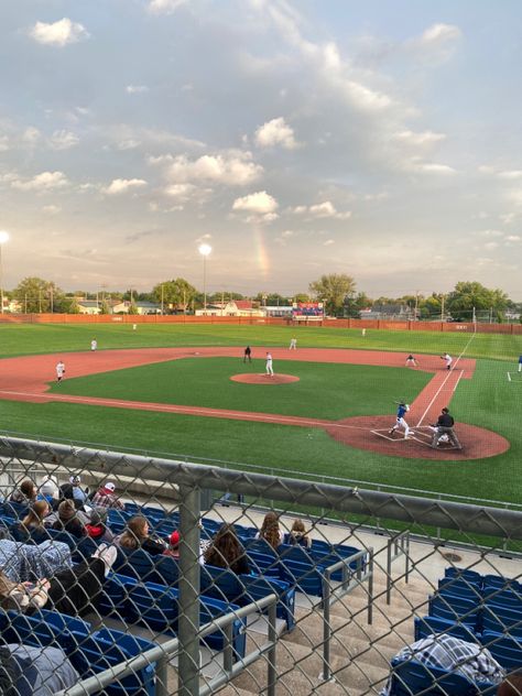 baseball High School Baseball Field, Baseball Sports Photography, College Baseball Aesthetic, Baseball Astethic, Baseball Field Aesthetic, Highschool Baseball, Baseball Game Aesthetic, Baseball Aesthetic, Walkway Over The Hudson