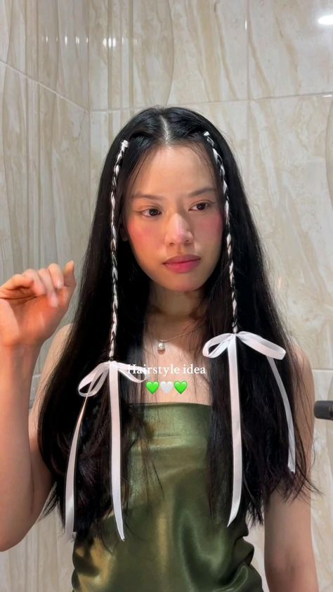 Concert Hairstyles, Diy Hair Accessories Ribbon, Kpop Hair, Kawaii Hairstyles, Bow Hairstyle, Ribbon Hairstyle, Trendy Hairstyle, Hairdos For Short Hair, Hair Tutorials Easy