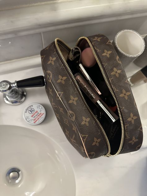 luxury bag, louis viutton, makeup, lifestyle, dior Louie Vuttion Makeup Bag, Louis Vuitton Makeup Bag, Louis Vuitton Makeup, Angelic Aesthetic, Bathroom Bag, Rey Aesthetic, Makeup Lifestyle, Board Inspiration, Dior Makeup