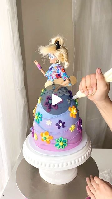 Barbie Cake Dress, Simple Barbie Cake, Barbie Dress Cake, Cake Dress, Barbie Cake, Cake Decorating Videos, Dress Cake, Barbie Movies, Barbie Dress