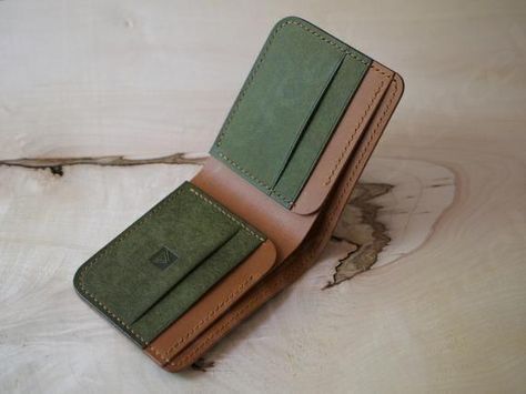 $48,00 Leather Wallet Design, Mens Leather Wallet, Leather Wallet Pattern, Unique Wallets, Minimalist Leather Wallet, Leather Bag Pattern, Slim Leather Wallet, Handmade Leather Wallet, Wallet Pattern