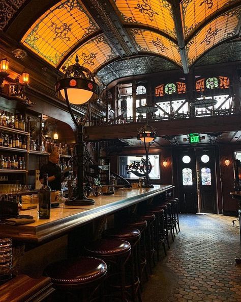 Finest Bars on Instagram: “The Wolves / Los Angeles / USA @thewolvesdtla The Wolves is an authentic bar and restaurant designed with period antiques from across…” Victorian Bar Design, Steampunk Bar Design, Cool Bars Designs, Restaurant Design Aesthetic, Pub Bar Design, Steampunk Bar Ideas, Steampunk Restaurant, Fantasy Bar, Old Bars