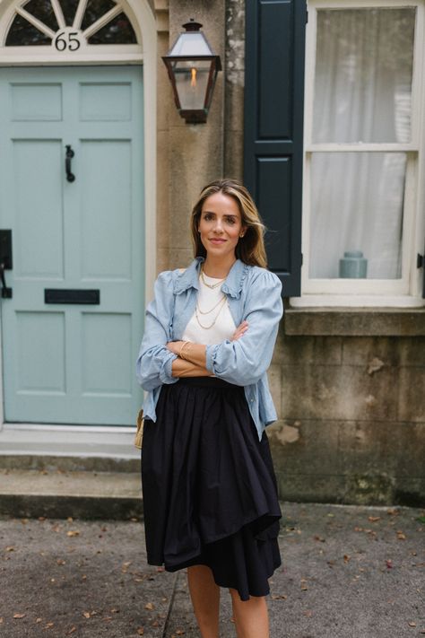 Blue Ballet Flats, Chanel Flats, Bottega Veneta Bag, Classic Chanel, Julia Berolzheimer, Gal Meets Glam, Glam Style, Office Attire, Denim Button Down