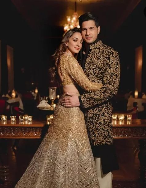 20 Beautiful Full-Sleeve Blouse Designs Inspired By B-Town Divas: From Pearl To Mirror-Adorned Ones Sid Kiara Wedding, Sidharth Malhotra Wedding, Kiara Advani Wedding, Engagement Outfits Indian, Reception Dress Indian, Sid Kiara, Kiara Wedding, Engagement Dress For Groom, Full Sleeves Blouse Designs