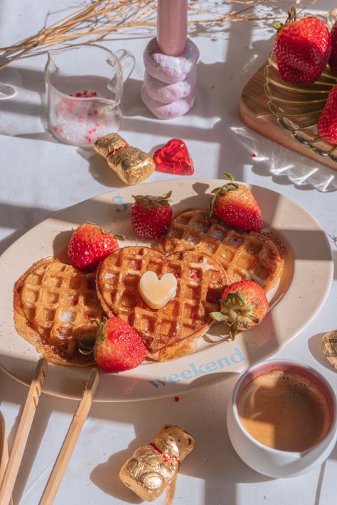 Heart Shaped Waffles, Heart Waffles, Valentines Day Breakfast, Valentine's Day Aesthetic, Romantic Breakfast, Valentines Breakfast, Strawberry Breakfast, Healthy Valentines, Romantic Meals