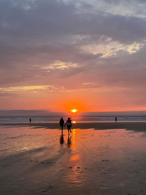 Beach Walks Aesthetic, Date Asthetic Picture, Sunset Walk Aesthetic, Beach Walk Aesthetic, Sunrise Beach Aesthetic, Aesthetic Walk, Beach Fashion Photography, Sunset Beach Aesthetic, Sunrise Walk