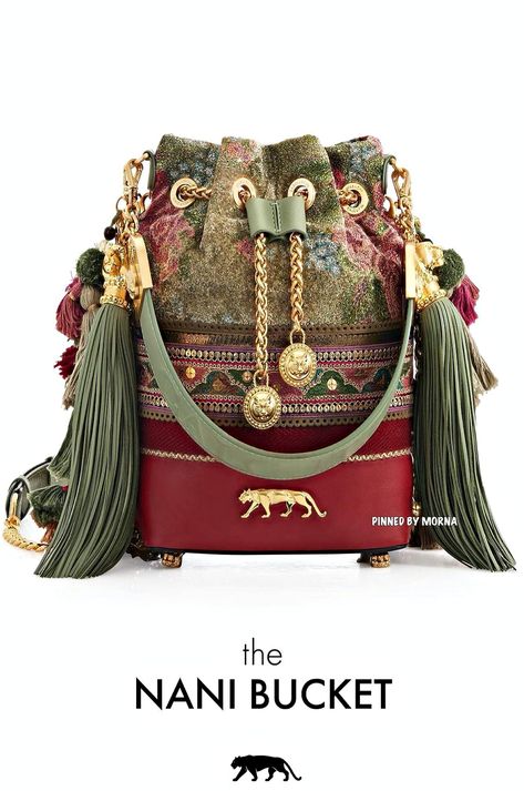 Sabyasachi Mukherjee - India 🇮🇳 Mood Board Fashion Inspiration, Sac Diy, Embellished Bags, Diy Leather Bag, Tapestry Bag, Potli Bags, Embroidery Bags, Fancy Bags, Bridal Gold Jewellery Designs