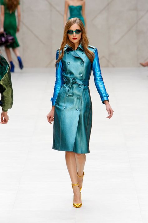 Spring Fashion 2013 Trend Seapunk Burberry Haute Couture Style, Style Moodboard, London Fashion Weeks, Ny Style, Looks Party, Burberry Prorsum, Leather Trench Coat, Mode Inspiration, Trench Coats