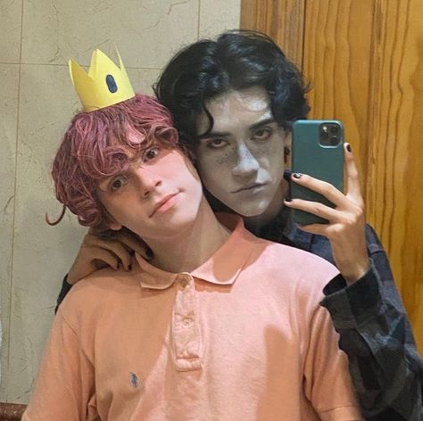 Halloween Inspo, Fantasias Halloween, Couple Halloween, Pose Reference Photo, Couple Halloween Costumes, Halloween Disfraces, Boy Hairstyles, Couples Costumes, Halloween Outfits