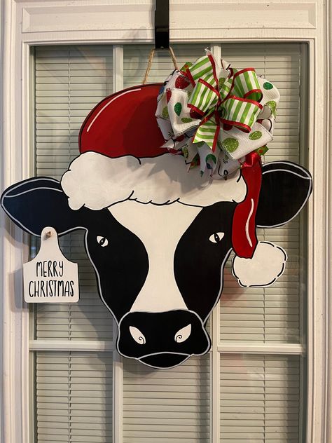 Country Christmas Door Hanger, Cow Christmas Door Hanger, Christmas Burlap Door Hangers, Cow Christmas Decor, Country Christmas Decorations Diy, Farm Christmas Decor, Cow Head Door Hanger, Cow Head Decor, Cow Crafts