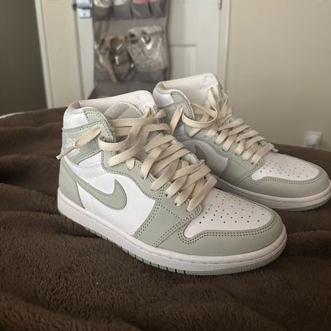 Never Worn Women’s Air Jordan’s Seafoam Green Jordans, Nike Shoes Jordan, Shoes Jordan 1, Green Jordans, Jordan Shoes For Women, Dream Shoe, Grey Jordans, Homecoming Shoes, Quinceanera Planning