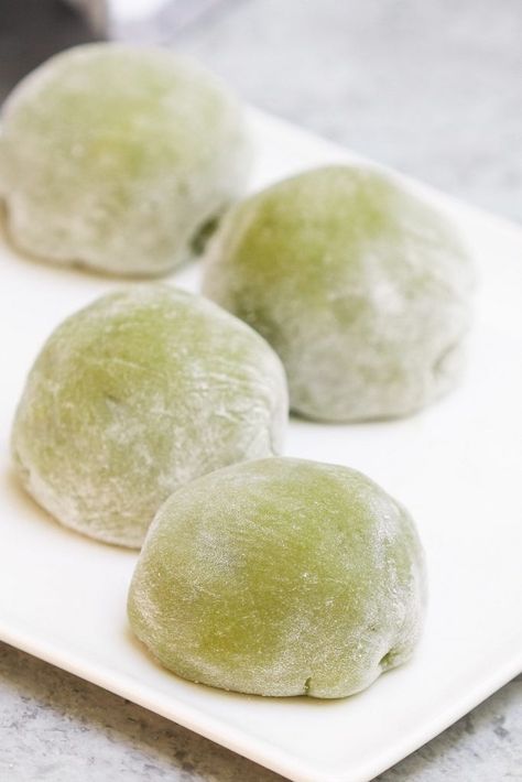 Flavored Mochi Recipe, كريم بروليه, Green Tea Mochi, Matcha Mochi, Kue Macaroon, Mochi Cake, Mochi Recipe, Japanese Treats, Mochi Ice Cream