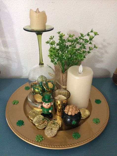 St Patricks Day Table, St Patricks Decorations, St Patrick Day Treats, St Patricks Crafts, St Patricks Day Crafts For Kids, Table Setting Ideas, Celebration Around The World, Easy Candles, St Patrick's Day Decorations