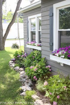 Cottage Garden Sheds, Homes Exterior, Farmhouse Landscaping, Front Landscaping, Landscape Edging, Landscape Design Plans, Front House Landscaping, Home Landscaping, Hus Inspiration