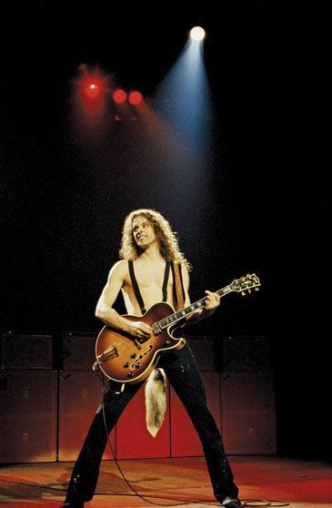 Ted Nugent 70s, Famous Rockstars, Gibson Byrdland, Led Zeppelin Guitarist, Atom Ant, Greatest Album Covers, Rock Musicians, Ted Nugent, Rock And Roll History