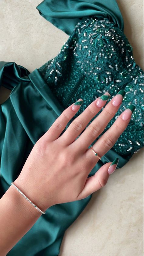 Nails To Match Green Dress Prom, Nails For Emerald Dress, Nails To Match A Green Dress, Nails That Match Green Dress, Prom Nails For Emerald Green Dress, Nails To Match Emerald Green Dress, Nails To Go With A Green Dress, Nails For Emerald Green Dress, Nails For Prom Green Dress