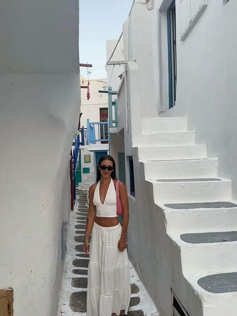 I am Greek... This is What I Pack for the Greek Islands | Greece Outfit Ideas - Jennysgou Greek Honeymoon Outfit, White Outfits Beach, Mykonos Outfit Summer, Greek Island Outfits, Mykonos Greece Outfit, Mykonos Outfit, Greece Vacation Outfit, Greece Outfit Ideas, Pack For A Week