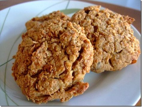 Bran Flakes Cookies - has bran flakes, raisins, coconut - Breakfast Cookie?????   Could sub some coconut for sunflower seeds All Bran Flakes, Bran Muffins Healthy, Coconut Breakfast, Bran Flakes, Flake Recipes, Baking Bad, Breakfast Cookie, Cereal Cookies, Bran Muffins