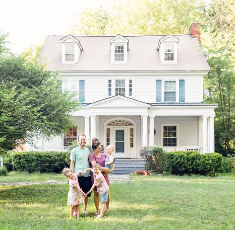 Family photoshoot in front of old house. Creative photo of family of 5. Old house charm Photoshoot In Front Of House, Family Photo At Home, Old House Charm, House Photoshoot, Photo At Home, Family Of 5, Instagram Family, In Front Of House, Front Of House