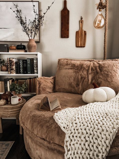 Corner Reading Nook, Reading Nook Ideas, Nook Ideas, Ideas Hogar, Decor Ideas Bedroom, Home Decor Living Room, Cozy Reading, Home Decorating Ideas, Apartment Inspiration