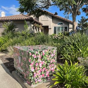 Hide That Utility Box With Our Bush Wrap - Etsy Canada Hide Gas Meter Ideas, Home Childcare, Outside Living, Blue Color Schemes, Small Leaf, Jacksonville Fl, Covered Boxes, Yard Art, Curb Appeal