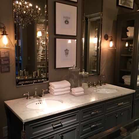 Master bath ideas Fancy Master Bath, Master Bathrooms Decorations Ideas, Master Baths Luxury, Dark Master Bath, Classy Bathroom Ideas, Classy Bathroom Decor, Bathroom Remodel Luxury, Classy Bathroom, Interior Design Bathroom