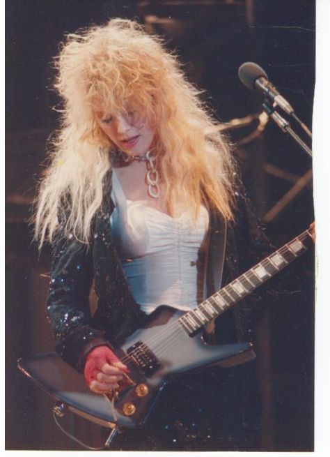 Heart The Band, Nancy Wilson Heart, Wilson Sisters, Ann Wilson, Nancy Wilson, Heavy Metal Girl, 80s Women, Heart Band, Women Of Rock