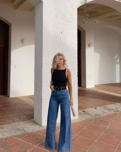 Laura Jade Stone | New @abrandjeans denim | High waisted & super wide | Instagram Bootleg Jeans Outfit, Wide Jeans Outfit, Flare Jean Outfit, Laura Jade Stone, High Waisted Jeans Outfit, Mode Instagram, Dressy Casual Outfits, Casual Chique, Beat The Heat