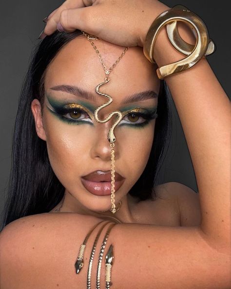 25 Egyptian Eye Makeup Ideas: Cleopatra-Inspired Looks and Tutorials Egyptian Eye Meaning, Egyptian Make Up Ideas, Greek Goddess Eye Makeup, Egyptian Makeup Tutorial, Goddess Makeup Ideas, Egyptian Inspired Makeup, Cleopatra Makeup Ideas Egyptian Goddess, Egyptian Goddess Outfit, Cleopatra Makeup Ideas