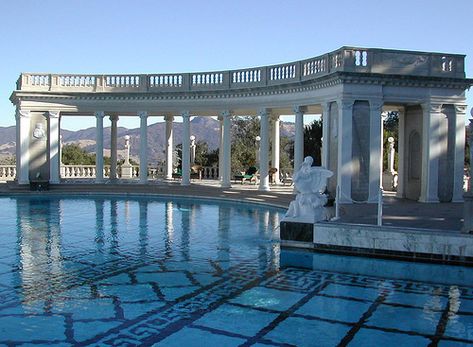 Greek Style!!! AWESOME!! Mansions With Pools, Luxurious Mansions, Pools Design, Ancient Roman Architecture, Roman Architecture, Modern Mansion, Classic Architecture, Tv Decor, Greek Style