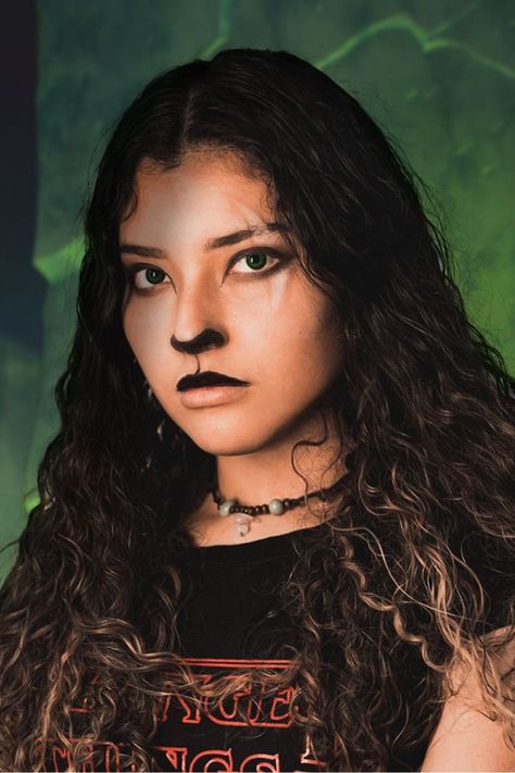 Scar From Lion King Makeup, Scar Makeup Lion King Simple, Scar Halloween Costume Lion King, Scar Cosplay Lion King, Scar Costume Female, Scar Makeup Lion King, Scar Lion King Costume, Scar Lion King Makeup, Scar Makeup Look