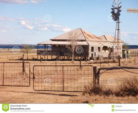 Outback Farmhouse, Queensland Australia - Download From Over 45 Million High Quality Stock Photos, Images, Vectors. Sign up for FREE today. Image: 14333343 Australian Homestead, Australian Farmhouse, Houses Australia, Queenslander Homes, Australian Landscapes, Queenslander House, Australian Farm, Australian Photography, Colonial Homes