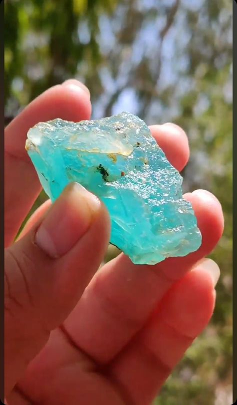 Gem Chrysocolla, natural, durable, stable, unique, colored by traces of native copper and exceptionally translucent material. #gemsilica #chrysocolla #chalcedony #халцедон #ジェムシリカ #クリソコラ #хризоколла #台灣藍寶 #台湾蓝宝 #taiwansapphire #abhikgemsilica #arvindkatira Translucent Material, Gem Silica, Geology Rocks, Rock Hounding, Geology, Natural Stones, Soap, Copper, Gems