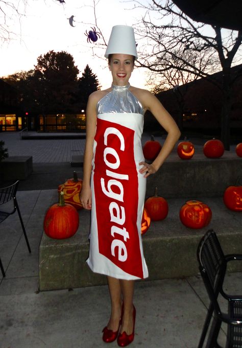 Sonrisa Profident. Y traje Colgate. Duct Tape Dress, Meme Costume, Costume Carnaval, Clever Halloween, Halloween Costumes College Girls, Clever Halloween Costumes, Diy Halloween Costumes For Kids, Homemade Halloween Costumes, Black Halloween Dress