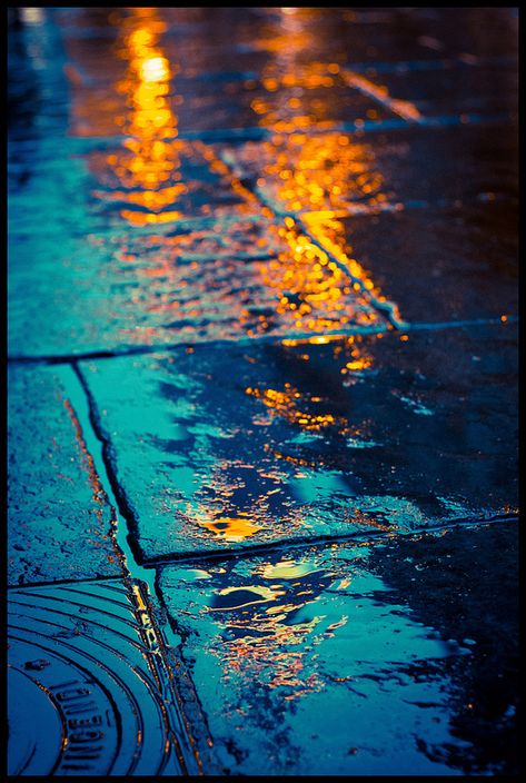 Reflections I Love Rain, Reflection Photography, Love Rain, Buku Skrap, Street Lights, Foto Tips, Rainy Night, Digital Art Illustration, Dancing In The Rain