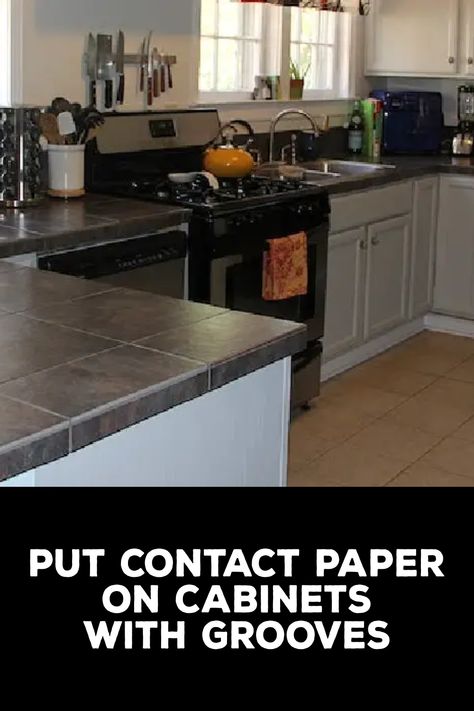 How to Put Contact Paper on Cabinets with Grooves Cover Cabinets With Contact Paper, Contact Paper On Kitchen Cabinets, Kitchen Cabinet Contact Paper, Contact Paper On Cabinets, Contact Paper Kitchen Cabinets, Lining Cabinets, Contact Paper Cabinets, Dark Lower Cabinets, Chalkboard Contact Paper