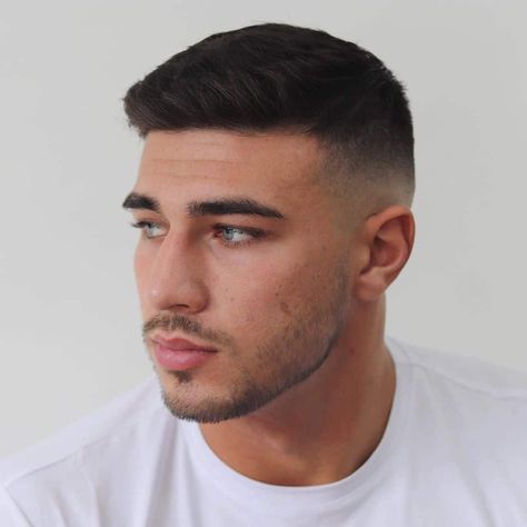 Crew Cut Fade, Crew Cut Hair, Crew Cut Haircut, Trendy We Fryzurach, Military Haircut, Low Fade Haircut, Taper Fade Haircut, Mens Hairstyles Thick Hair, Men's Short Hair