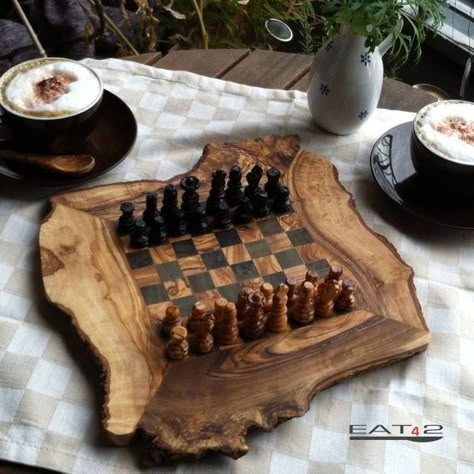 Rustic Chess...Beautiful Tre Kunst, Chess Board Set, Wood Chess Board, Awesome Woodworking Ideas, Wooden Chess Board, Chess Table, Hemma Diy, Wood Chess, Woodworking Joinery