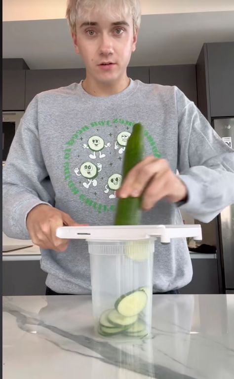 I tried the viral cucumber salad recipe + this is what I really thought Viral Cucumber Salad, Viral Cucumber, Cream Cheese Cucumber, Salmon And Cream Cheese, Wine Cupcakes, Egg Hacks, Tiktok Creator, Cucumber Salad Recipe, Simple Nutrition