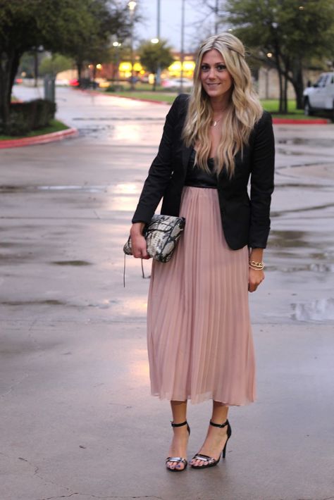 on my blog.... DevonRachel.com Plated Skirt Outfit, Pleated Maxi Skirt Outfit, Chrome Dress, Pink Skirt Outfits, Black Dress Sandals, Light Pink Skirt, Pink Dress Outfits, Pleated Skirt Outfit, Pink Midi Skirt