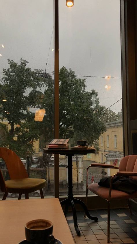 Quiet Cafe Aesthetic, Cozy Coffee Shop Aesthetic Fall, Downtown Coffee Shop Aesthetic, Chill Cafe Aesthetic, Cafe Ambience Aesthetic, Rainy Coffee Shop Aesthetic, Cozy Cafe Wallpaper, Fall Coffee Shop Aesthetic, Aesthetic Cafe Wallpaper