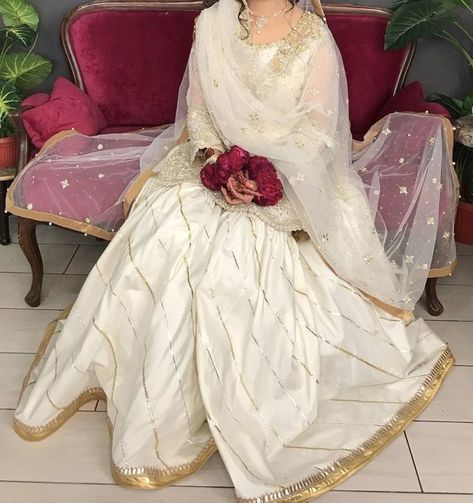 Casual Gharara, Nikkah Dresses For Bride, Dress For Nikah, Nikkah Poses, Dress Desgines, Bride White Dress, Nikah Bride, Nikkah Brides, Garara Dress