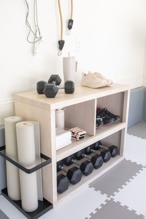 Home Gym Shelf Ideas, Minimalist Workout Room, Neutral Home Gym Aesthetic, Office And Gym Room, Garage Gym Organization Ideas, At Home Gym Aesthetic, Home Gym Set Up, Home Gym Guest Room, Office And Gym Combo