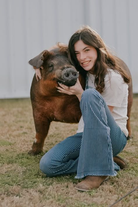 Show Pig Outfits, Ffa Show Pigs, Ffa Graduation Pictures, Livestock Photography Senior Pics, Livestock Senior Pictures Pigs, Senior Picture Ideas Livestock, Show Pig Senior Pictures, Senior Pictures With Pigs, Ffa Senior Pictures Livestock