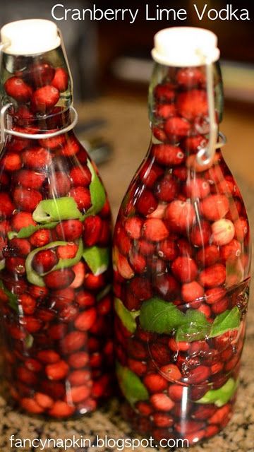 Cranberry Lime Vodka, Christmas Vodka, Cherry Vodka, Diy Food Gifts, Christmas Foods, Infused Vodka, Holiday Food, Bachelorette Weekend, Homemade Christmas