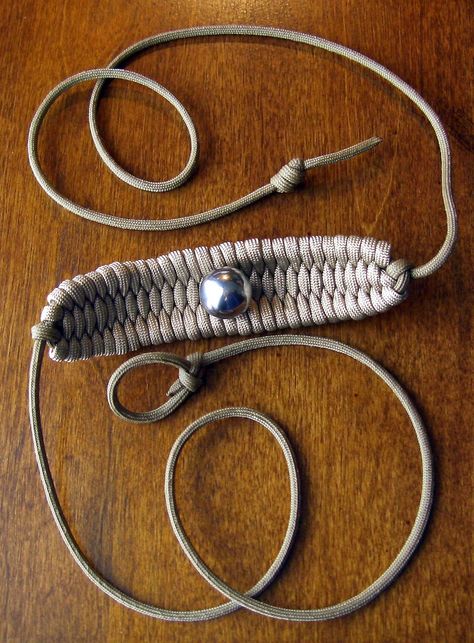 Shepherd's Sling, Paracord Sling, Paracord Projects Diy, Paracord Diy, Paracord Tutorial, Paracord Knots, Paracord Survival, Parachute Cord, Paracord Projects