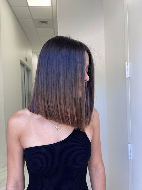 1 Length Bob, Short Hair Collar Bone Length, Straight Bob Haircut Shoulder Length, Short Hair Shoulder, Short Straight Hair Cuts For Women, Triangular One Length Haircut, Straight Haircut Women, Straight Haircut Short, Lob Length Haircut