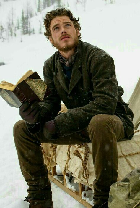 Richard Madden, reading on a winter's day Robb Stark Aesthetic, Richard Madden Shirtless, Trendy Games, Robb Stark, Medieval Aesthetic, King In The North, Games Of Thrones, Richard Madden, Would You Rather